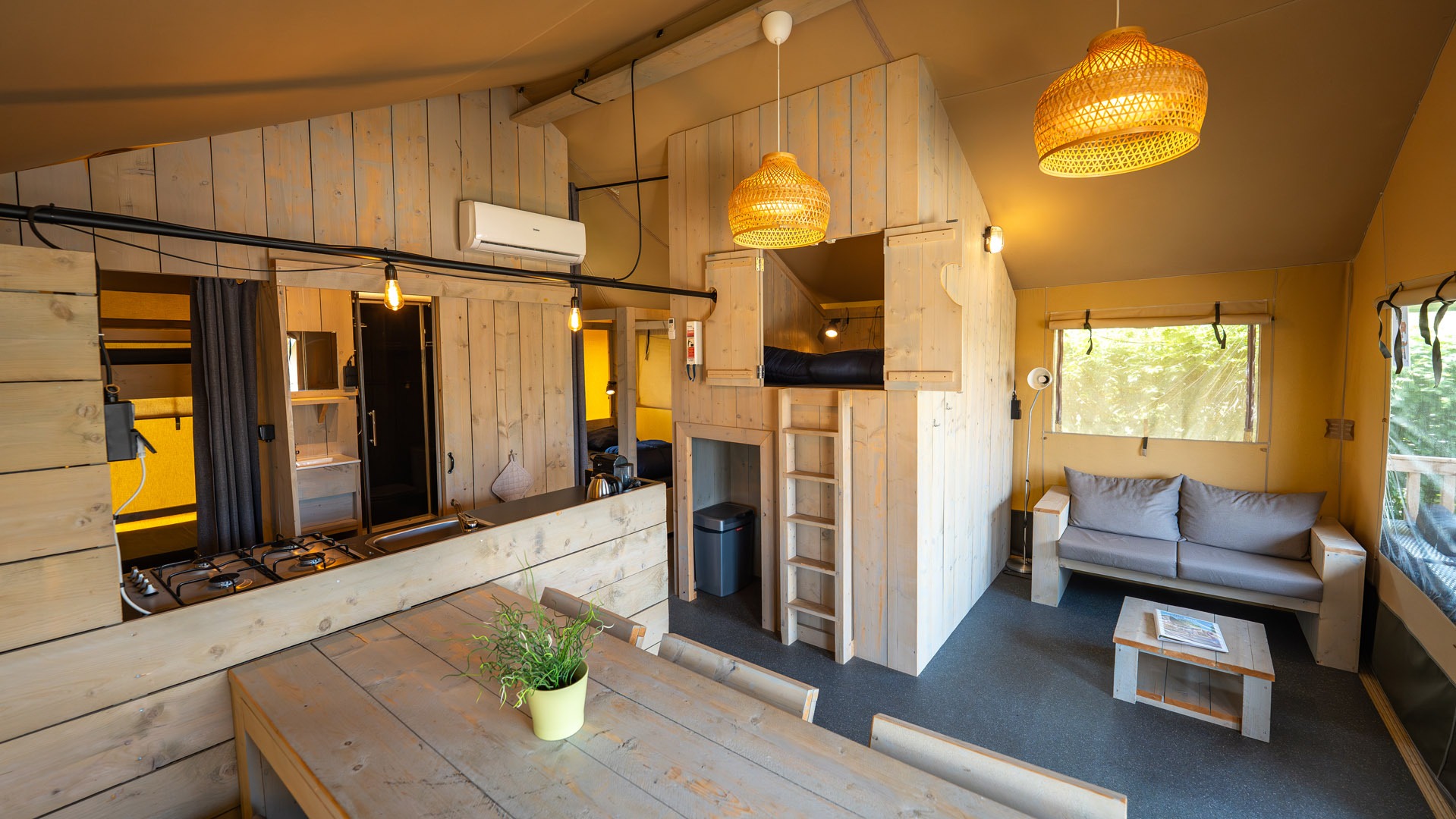 Safaritent met eigen badkamer in Zeeland